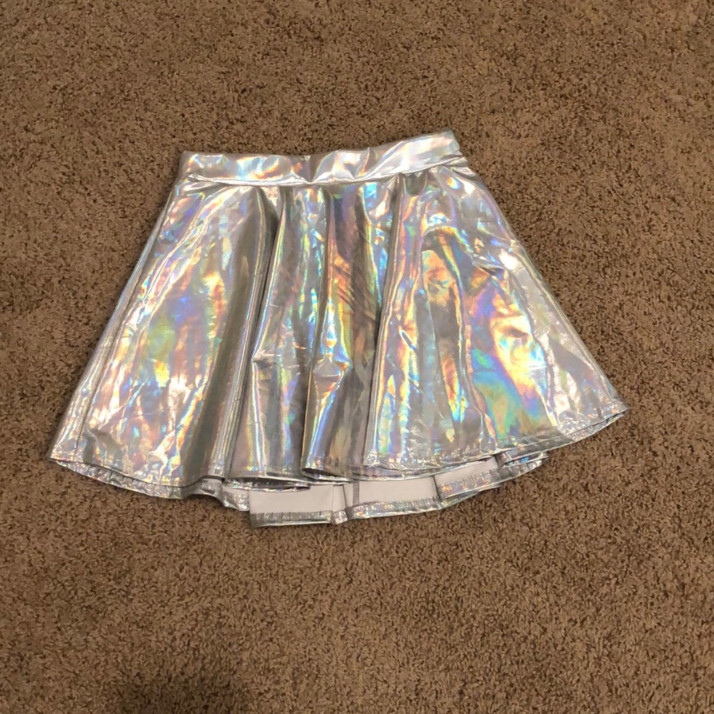 Holographic skirt
